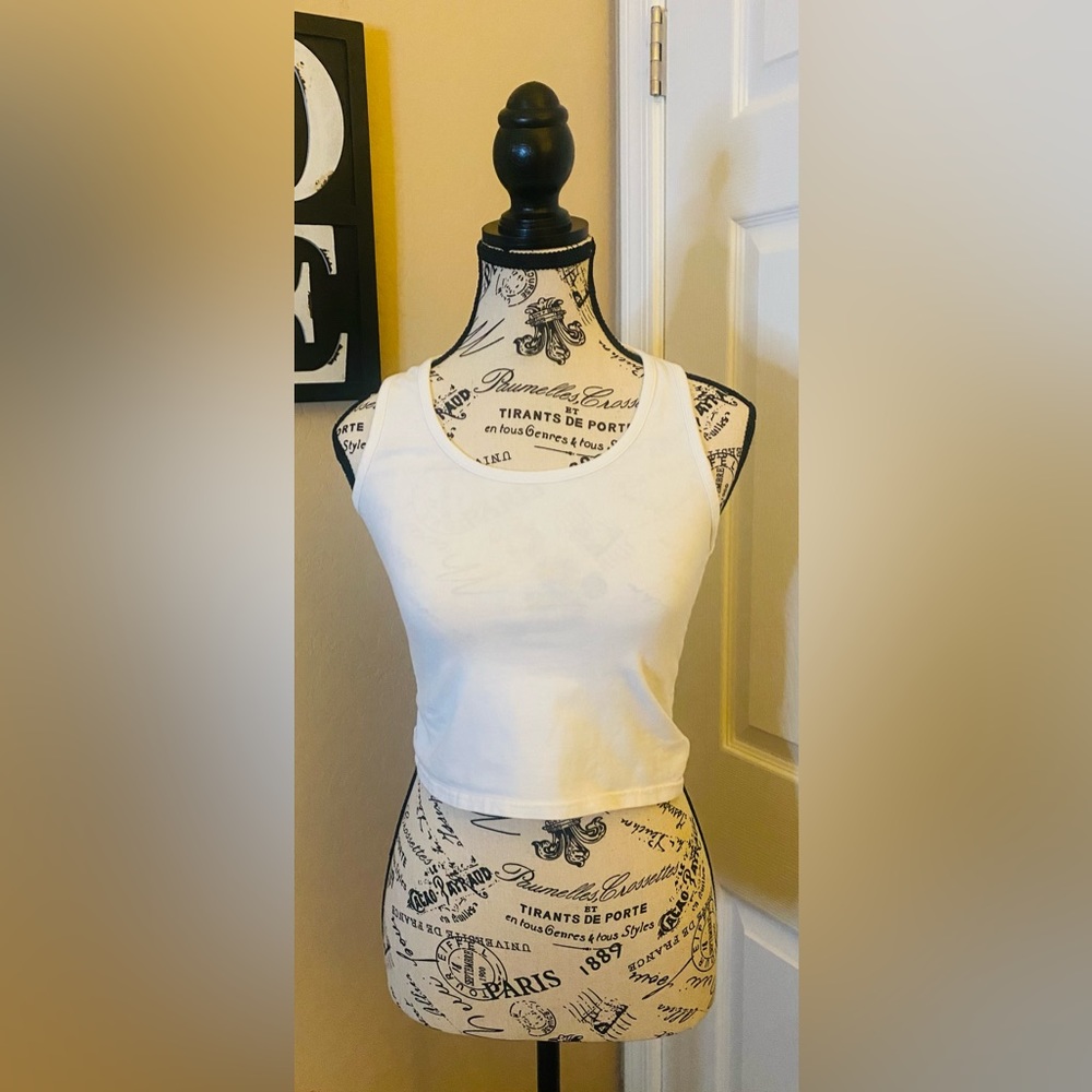 4 Pieces Basic Crop Tank Tops Sleeveless Racerback Crop Sport Top for Women - Picture 3 of 7